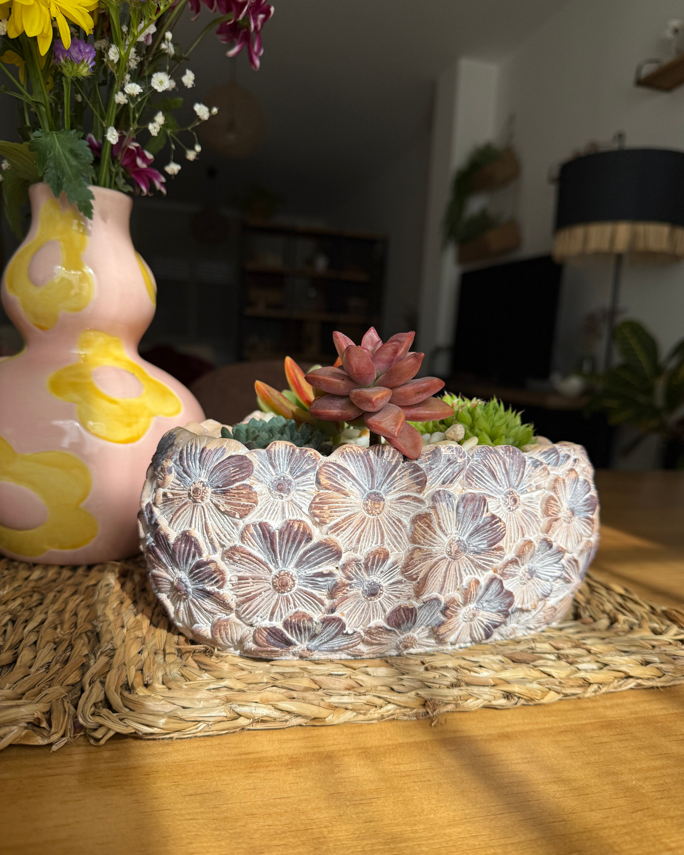 Maceta Corazón con Decoración Floral – Cemento Púrpura