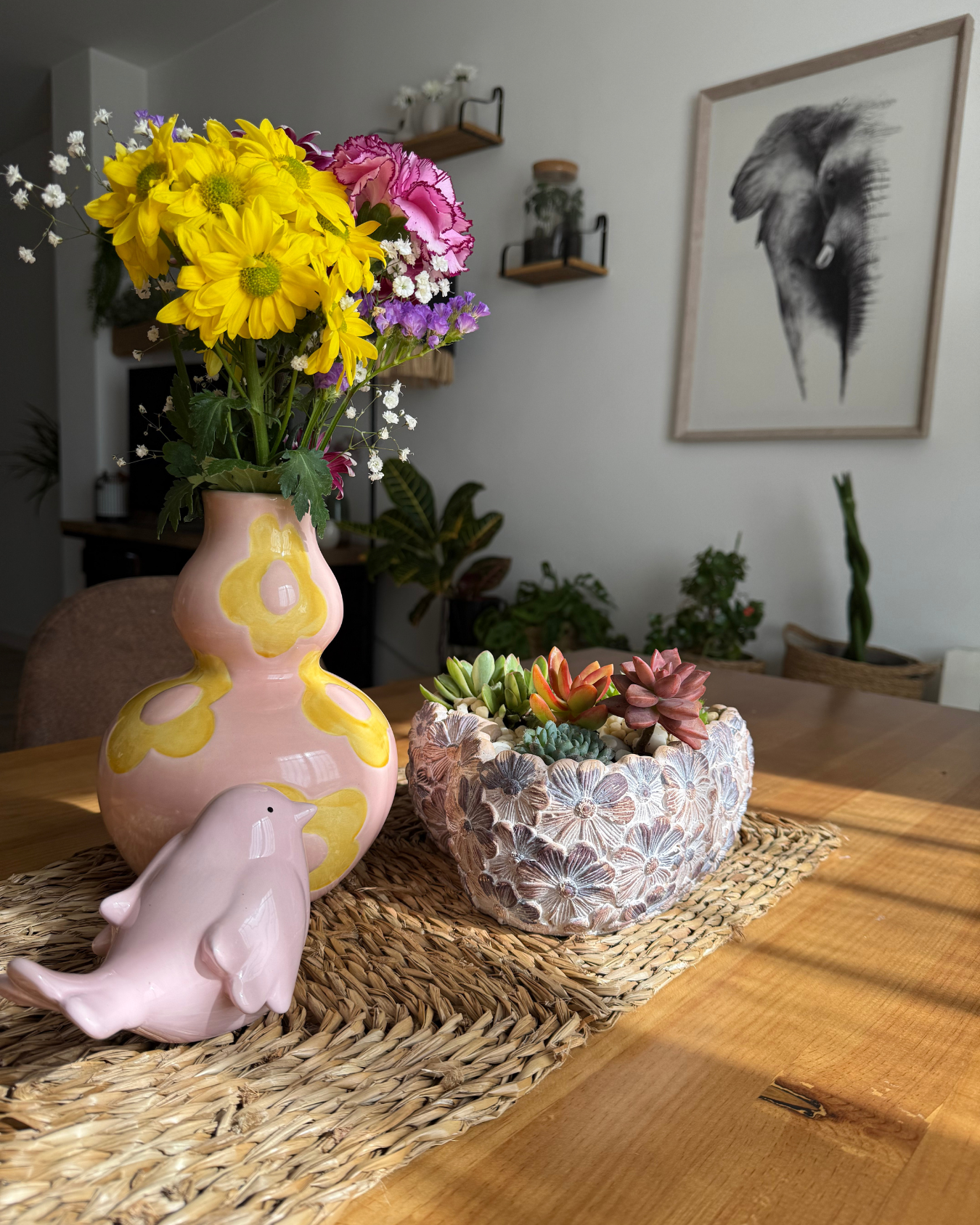 Maceta Corazón con Decoración Floral – Cemento Púrpura