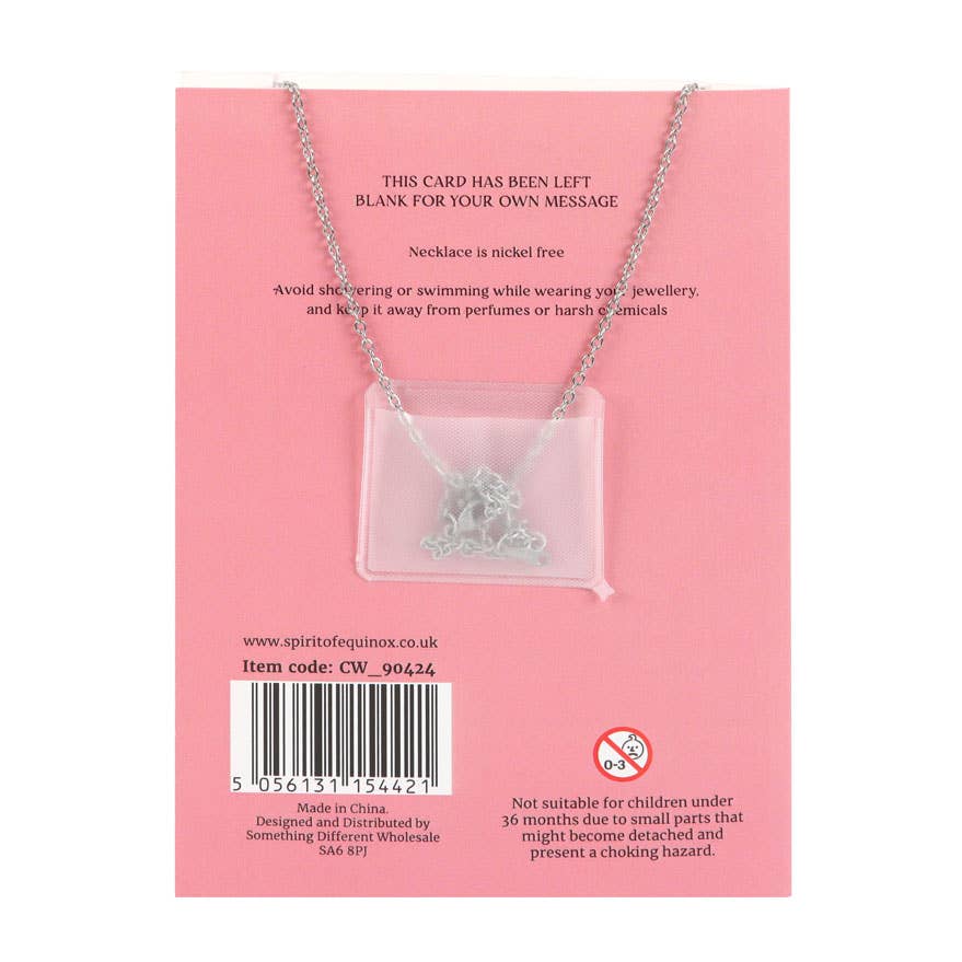 Collar de luna de cristal de cuarzo rosa en tarjeta de felicitación