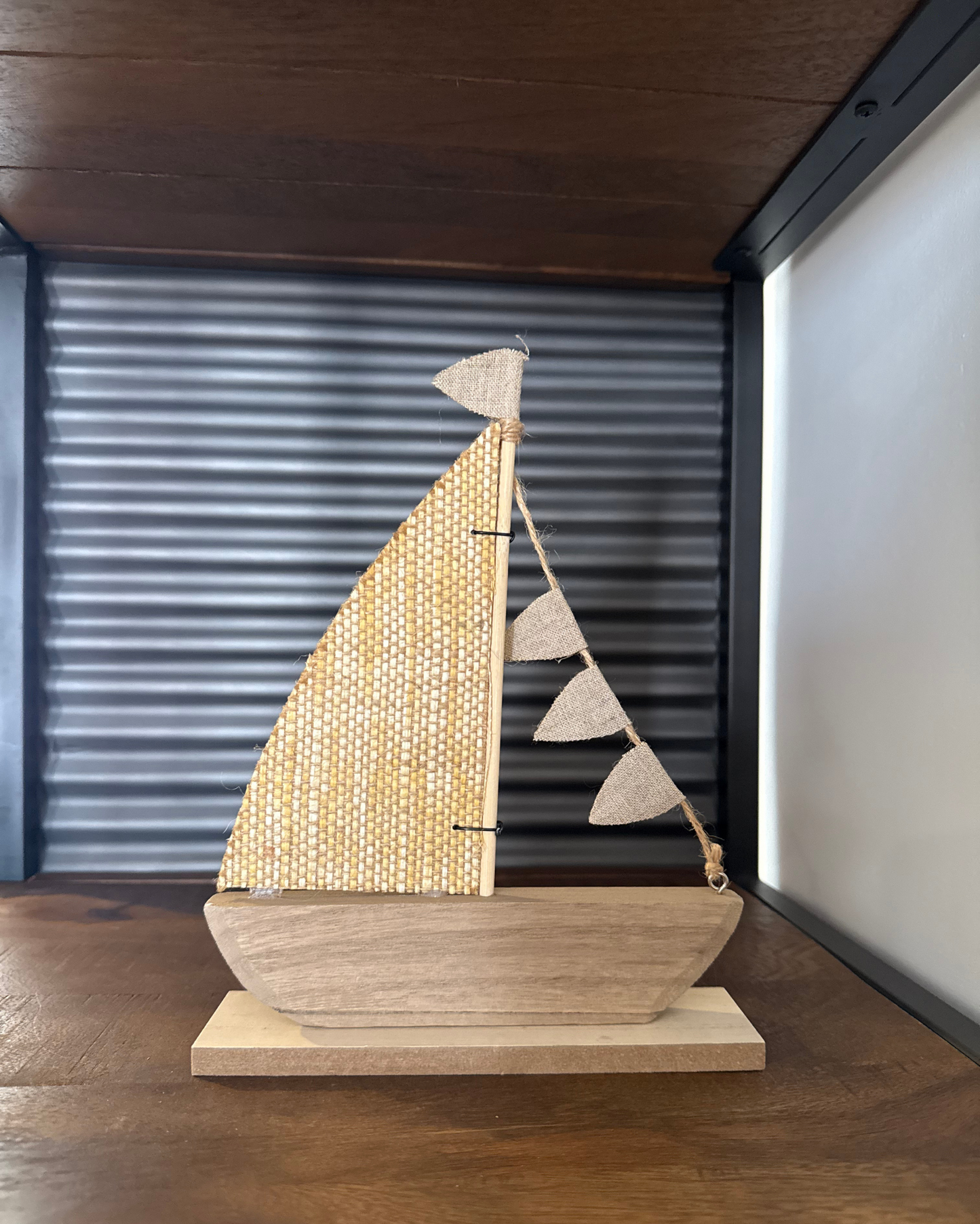 Barco madera y yute